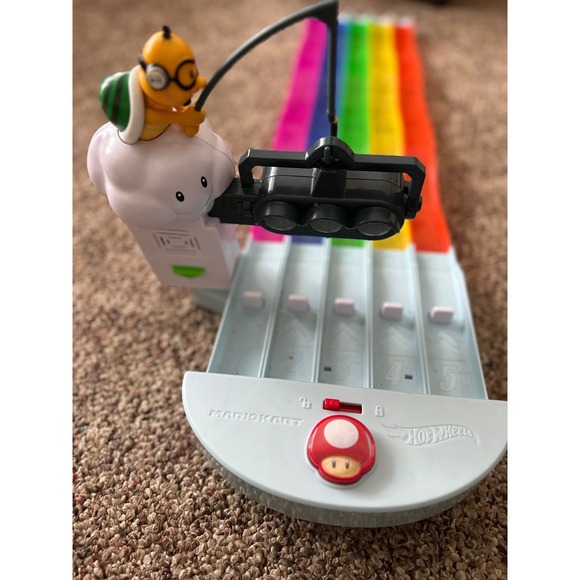 Hot Wheels Mario Kart Rainbow Road Track replacement piece with Lakitu - Picture 2 of 2